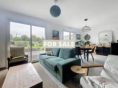 Contemporary Detached House Close to the Coast