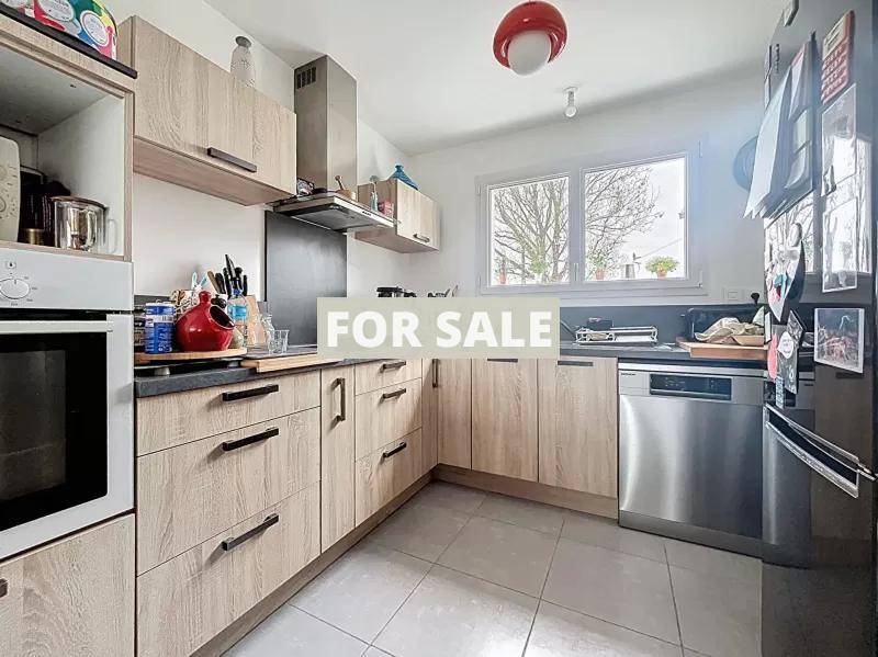 Contemporary Detached House Close to the Coast