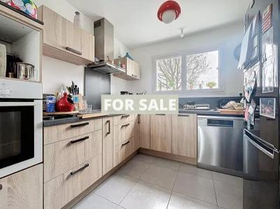 Contemporary Detached House Close to the Coast