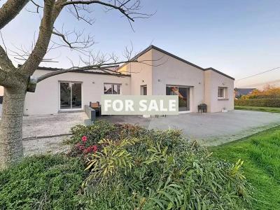 Contemporary Detached House with Landscaped Garden