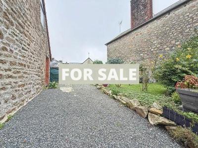 Town House with Neat Garden, Ideal Holiday Home