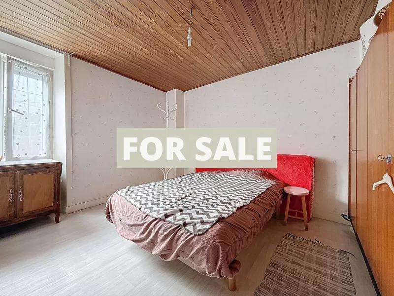 Town House with Neat Garden, Ideal Holiday Home