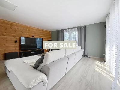 Detached Country House with Swimming Pool and Landscaped Garden