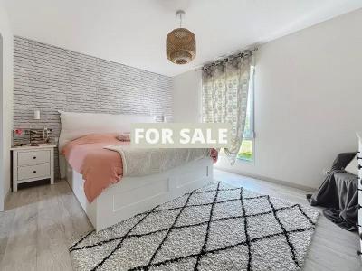 Detached Country House with Swimming Pool and Landscaped Garden