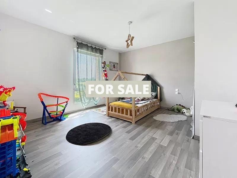 Detached Country House with Swimming Pool and Landscaped Garden