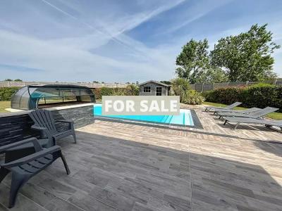 Detached Country House with Swimming Pool and Landscaped Garden