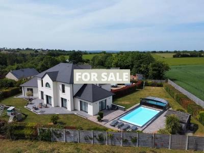 Detached Country House with Swimming Pool and Landscaped Garden