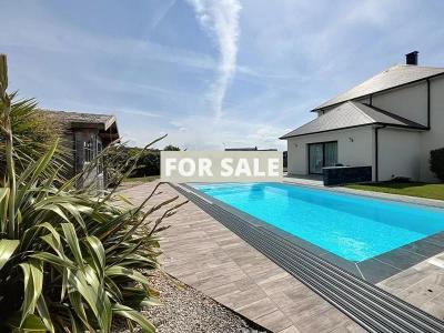 Detached Country House with Swimming Pool and Landscaped Garden