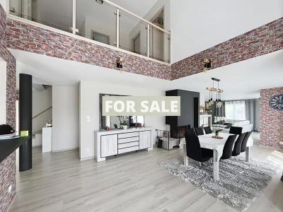 Detached Country House with Swimming Pool and Landscaped Garden
