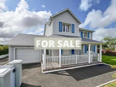 Detached House with Garden by the Coast