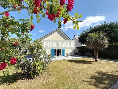 Detached House with Garden by the Coast