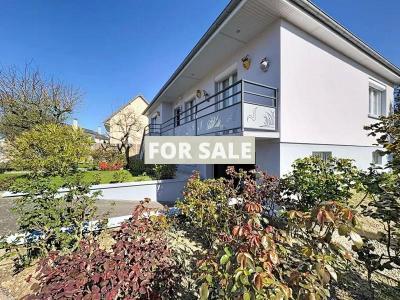 Detached House with Garden in Coastal Resort