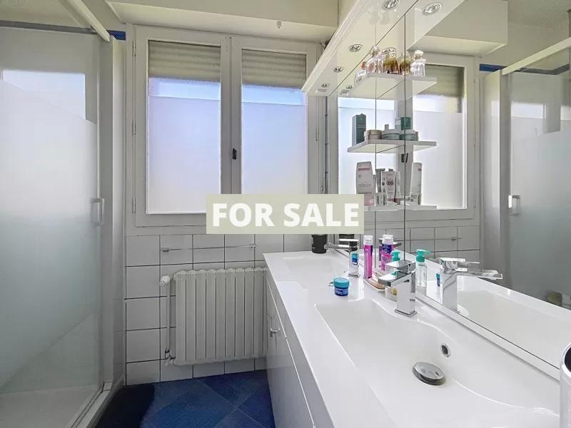 Detached Coastal House with Landscaped Garden