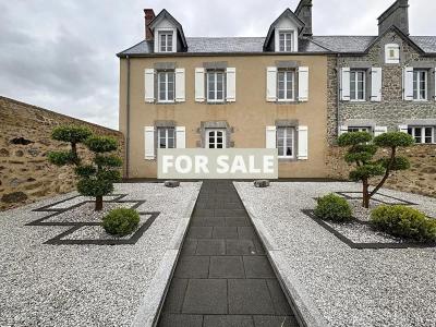 Large House with Garden and Sea View