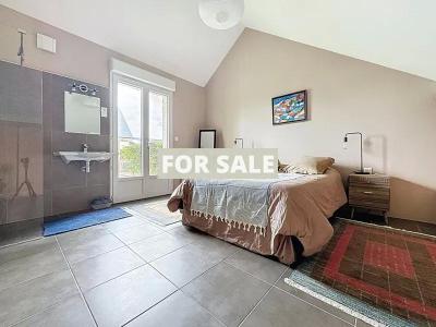 Detached House with Garden by the Coast