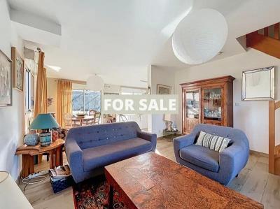 Detached House with Garden by the Coast