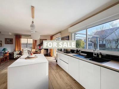 Detached House with Garden by the Coast