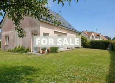 Modern Detached House with Garden