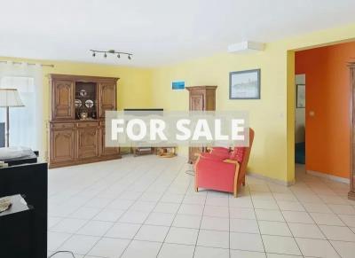 Modern Detached House with Garden