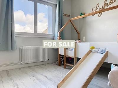 Detached House with Swimming Pool