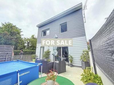Delightful Wooden Clad Property in Coastal Resort