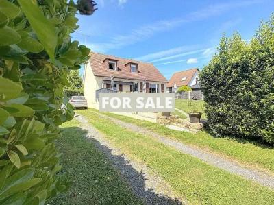 Detached House by the Coast with Landscaped Garden