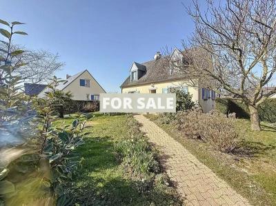 Pretty Detached House with Garden