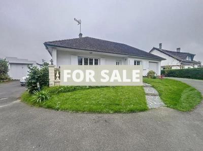 Detached Country House with Garden by the Coast