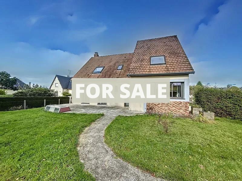 Main Photo of a 4 bedroom  House for sale