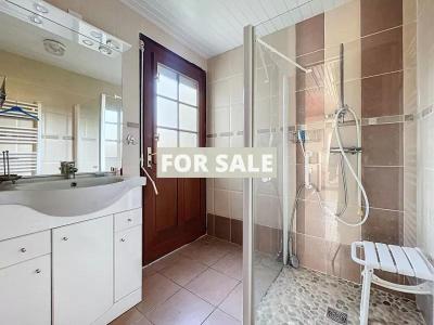 Detached House with Outbuilding by the Coast