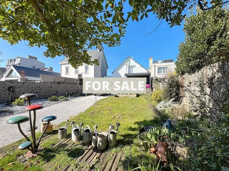 Contemporary House in Coastal Location