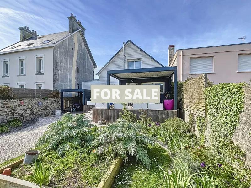 Contemporary House in Coastal Location