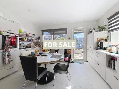 Contemporary House in Coastal Location