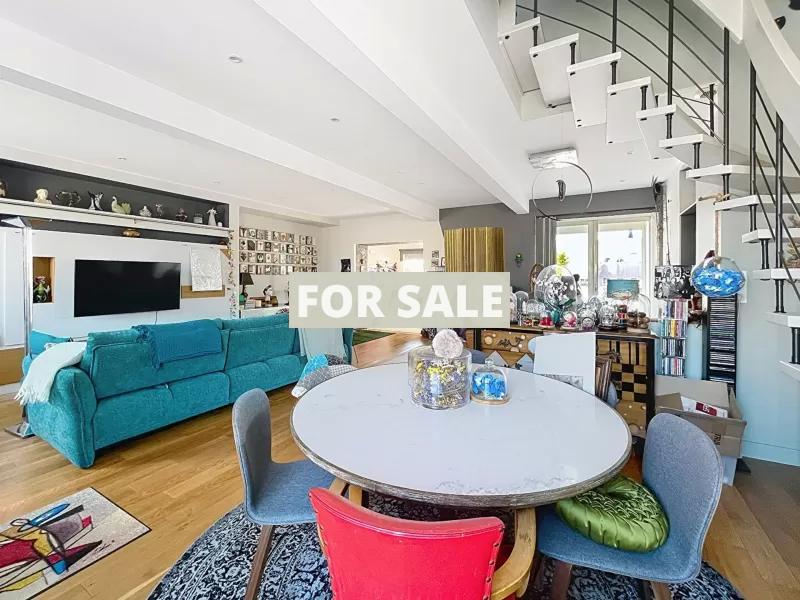 Contemporary House in Coastal Location