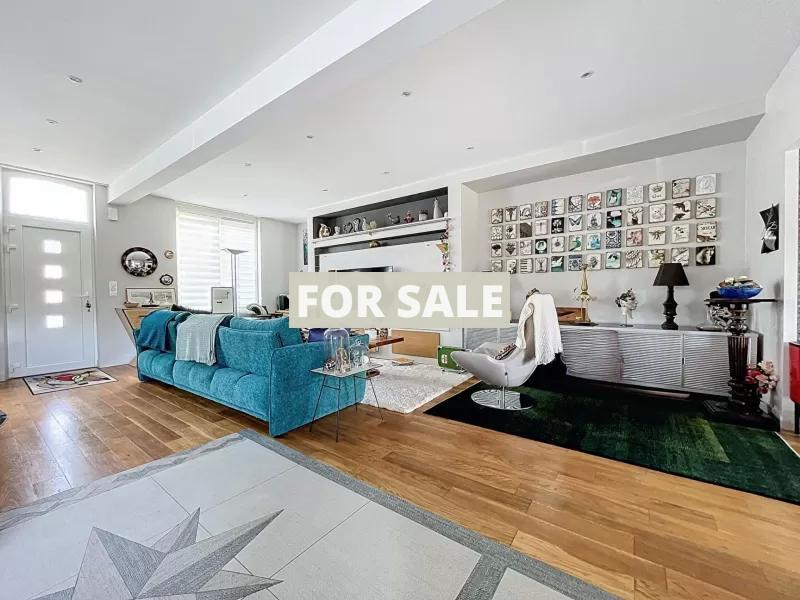 Contemporary House in Coastal Location