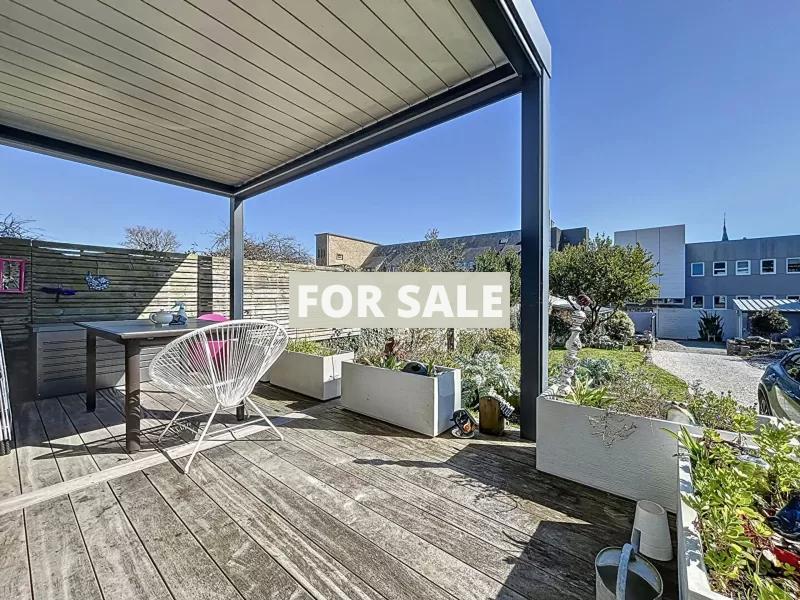 Contemporary House in Coastal Location