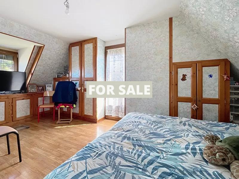 Detached House with Garden and Open Views