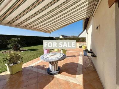 Detached House with Garden and Open Views