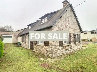Detached House with Garden and Large Outbuilding