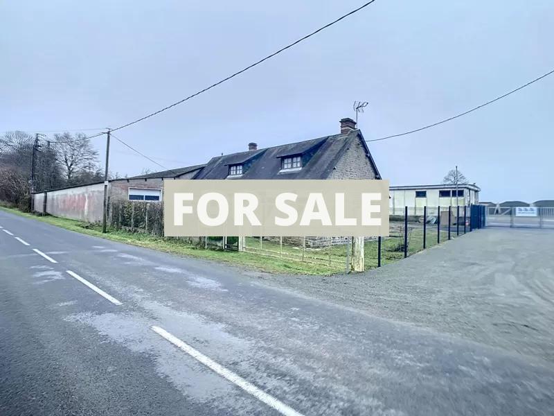 Detached House with Garden and Large Outbuilding