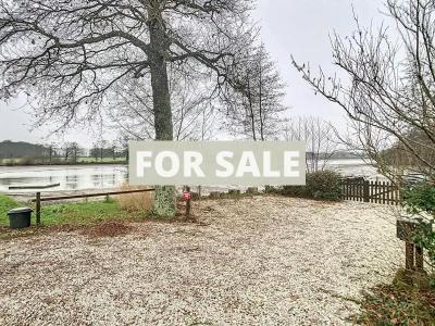 Detached House with Garden and Large Outbuilding