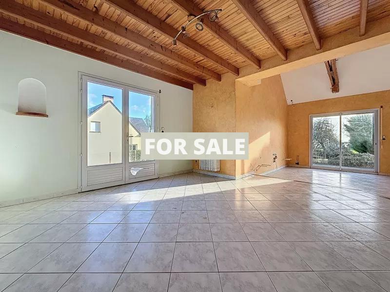 Detached House with Garden by the Coast