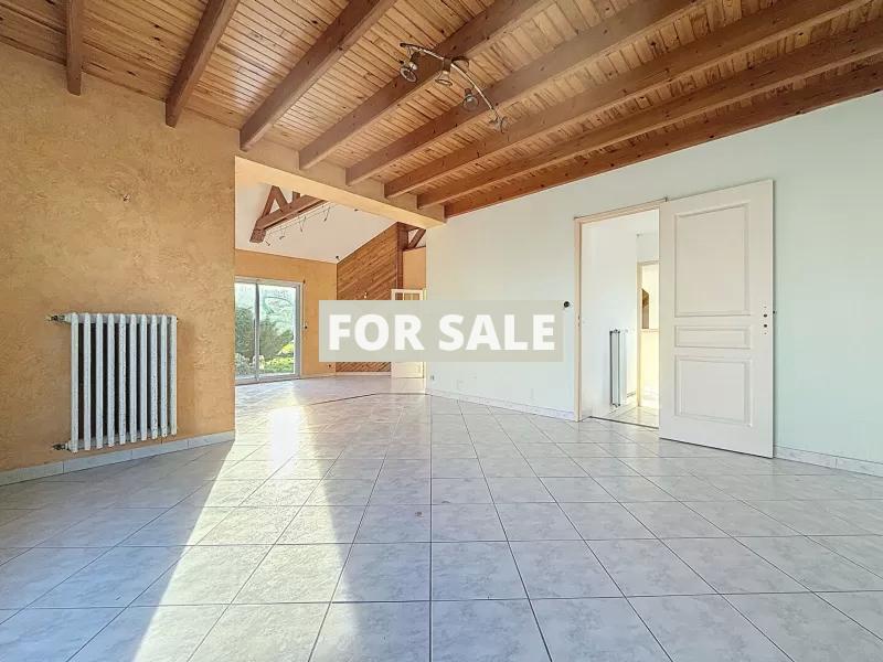 Detached House with Garden by the Coast