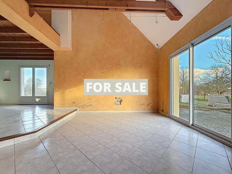 Detached House with Garden by the Coast