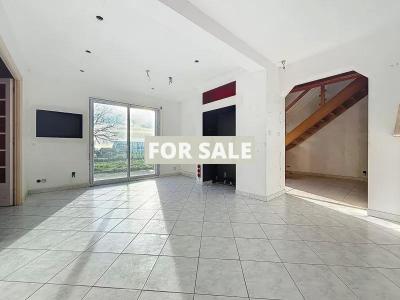 Detached House with Garden by the Coast