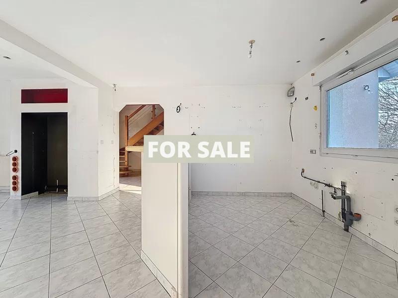 Detached House with Garden by the Coast