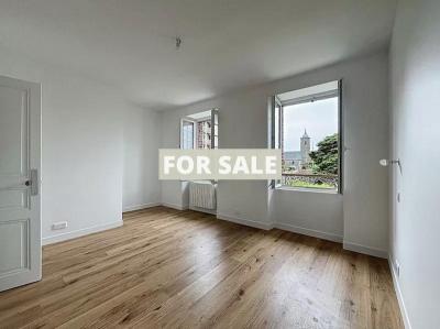 Detached House with Garden