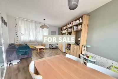 House with Garage Near Heart of Town