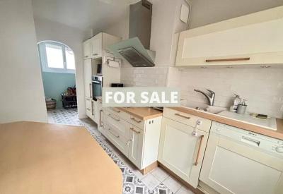 House with Garage Near Heart of Town