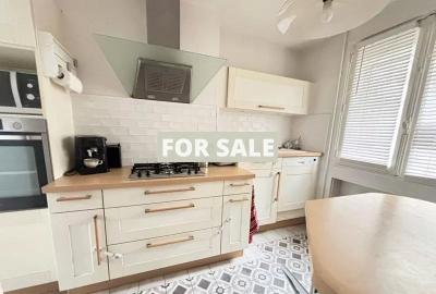 House with Garage Near Heart of Town